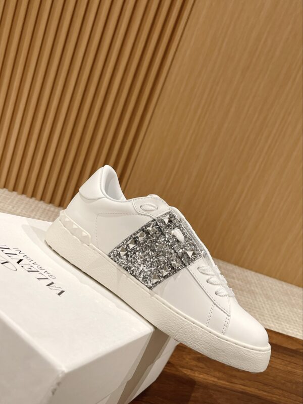 Valentino's new casual white shoes - Image 3