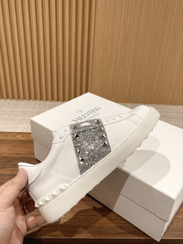 Valentino's new casual white shoes - Image 4