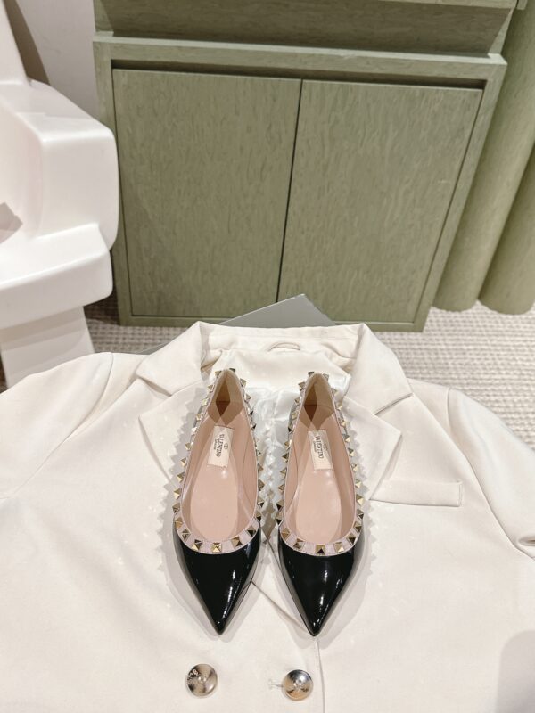 VALENTINO ROCKSTUD Riveted Flat Shoes