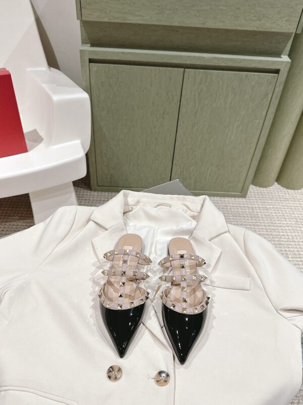 VALENTINO ROCKSTUD Riveted Flat Shoes