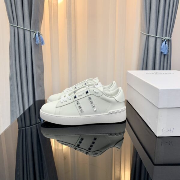 VALENTINO's new letter sports shoes - Image 3