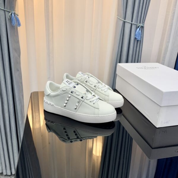 VALENTINO's new letter sports shoes - Image 6