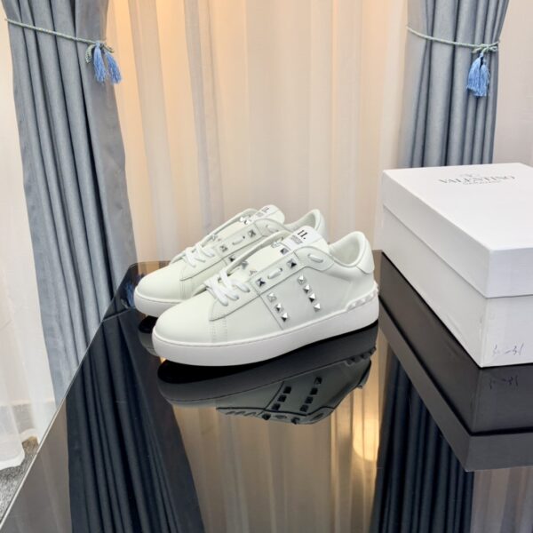 VALENTINO's new letter sports shoes - Image 7