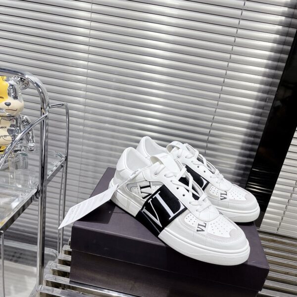 Valentino ONE STUD calf leather strap sports shoes