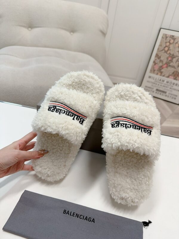 Balenciaga woolen slippers - Image 2