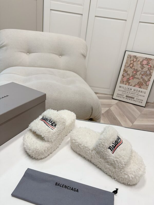 Balenciaga woolen slippers - Image 3