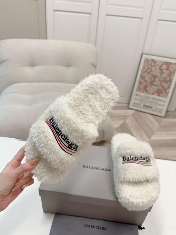 Balenciaga woolen slippers - Image 4
