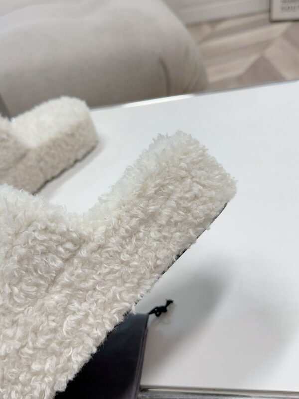 Balenciaga woolen slippers - Image 5
