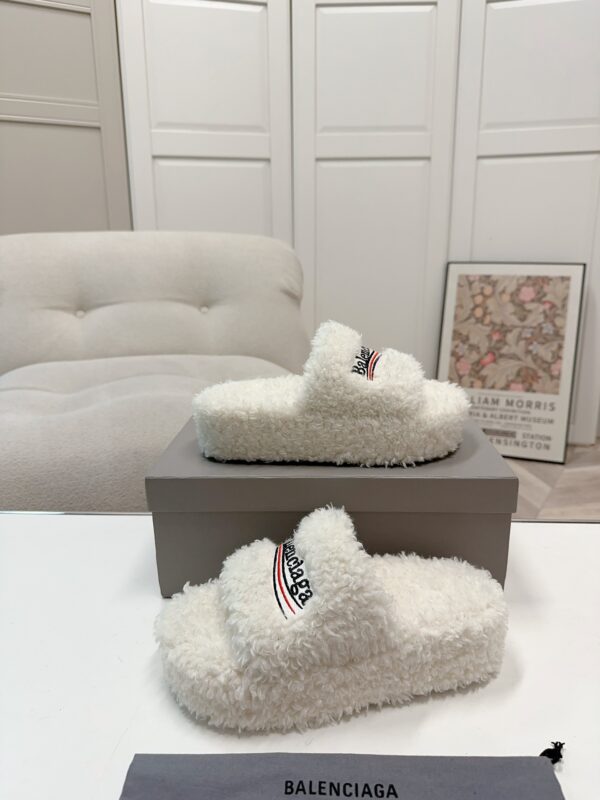 Balenciaga woolen slippers - Image 6