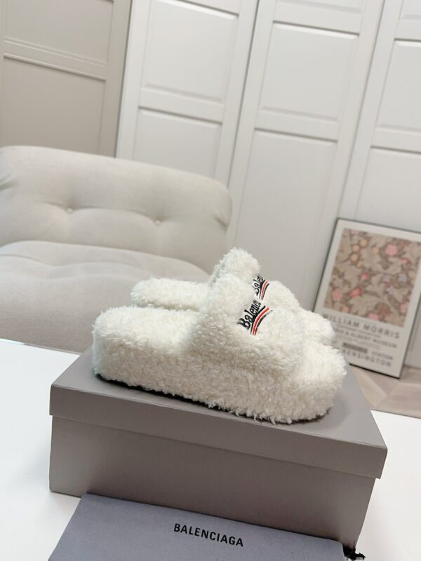 Balenciaga woolen slippers - Image 7