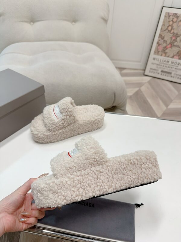 Balenciaga woolen slippers - Image 8