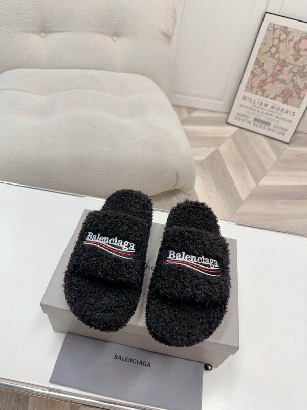 Balenciaga woolen slippers