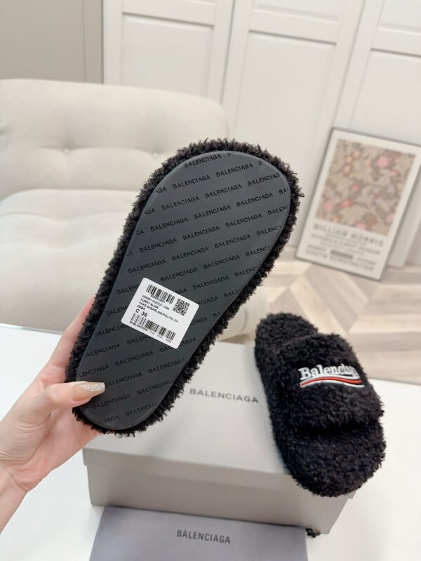 Balenciaga woolen slippers - Image 2