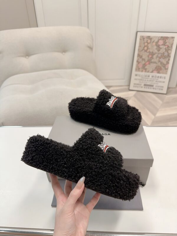 Balenciaga woolen slippers - Image 8