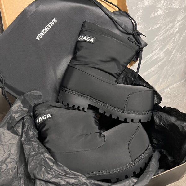 Balenciaga Skiwer snow boots