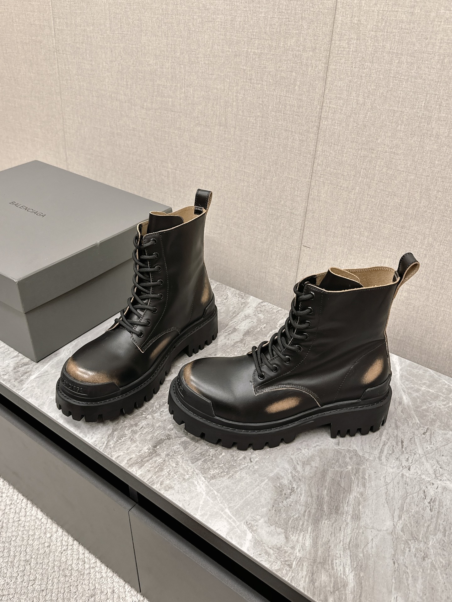 Balenciaga high top shoes (couple style) - Image 2