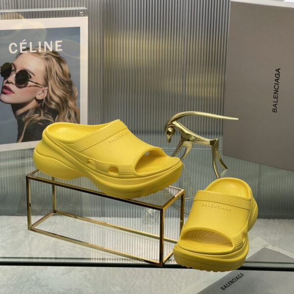 Balenciaga's latest cave slippers - Image 2