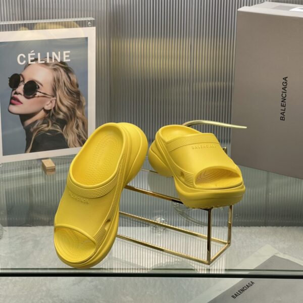 Balenciaga's latest cave slippers - Image 7