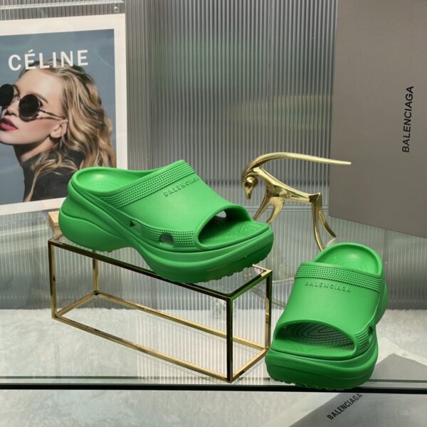 Balenciaga's latest cave slippers - Image 2