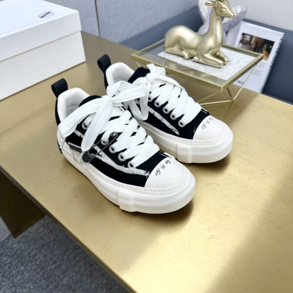 BALENCIAGA Retro Casual Sneakers - Image 5