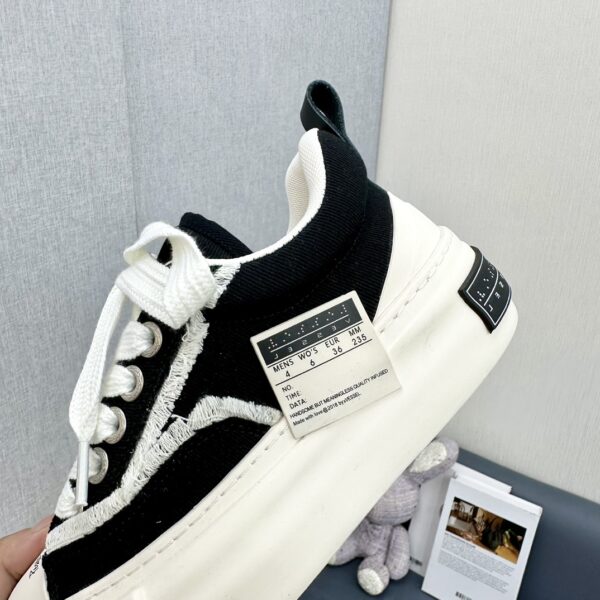 BALENCIAGA Retro Casual Sneakers - Image 7