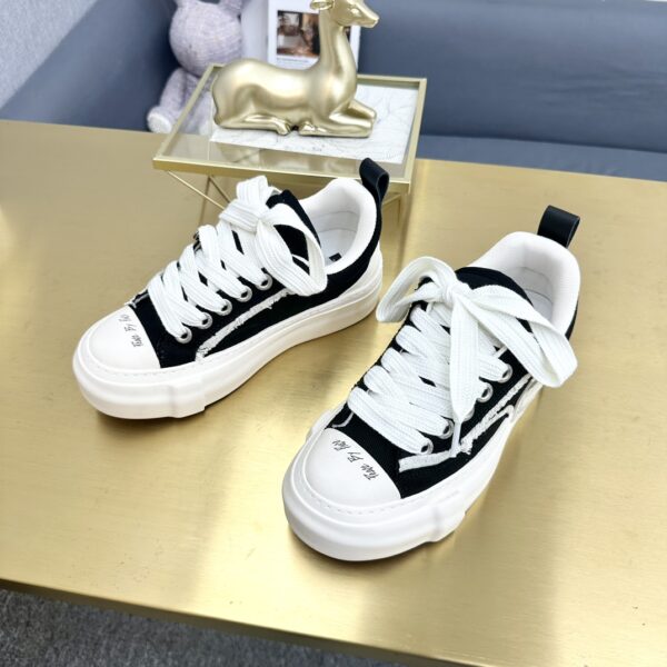 BALENCIAGA Retro Casual Sneakers - Image 8
