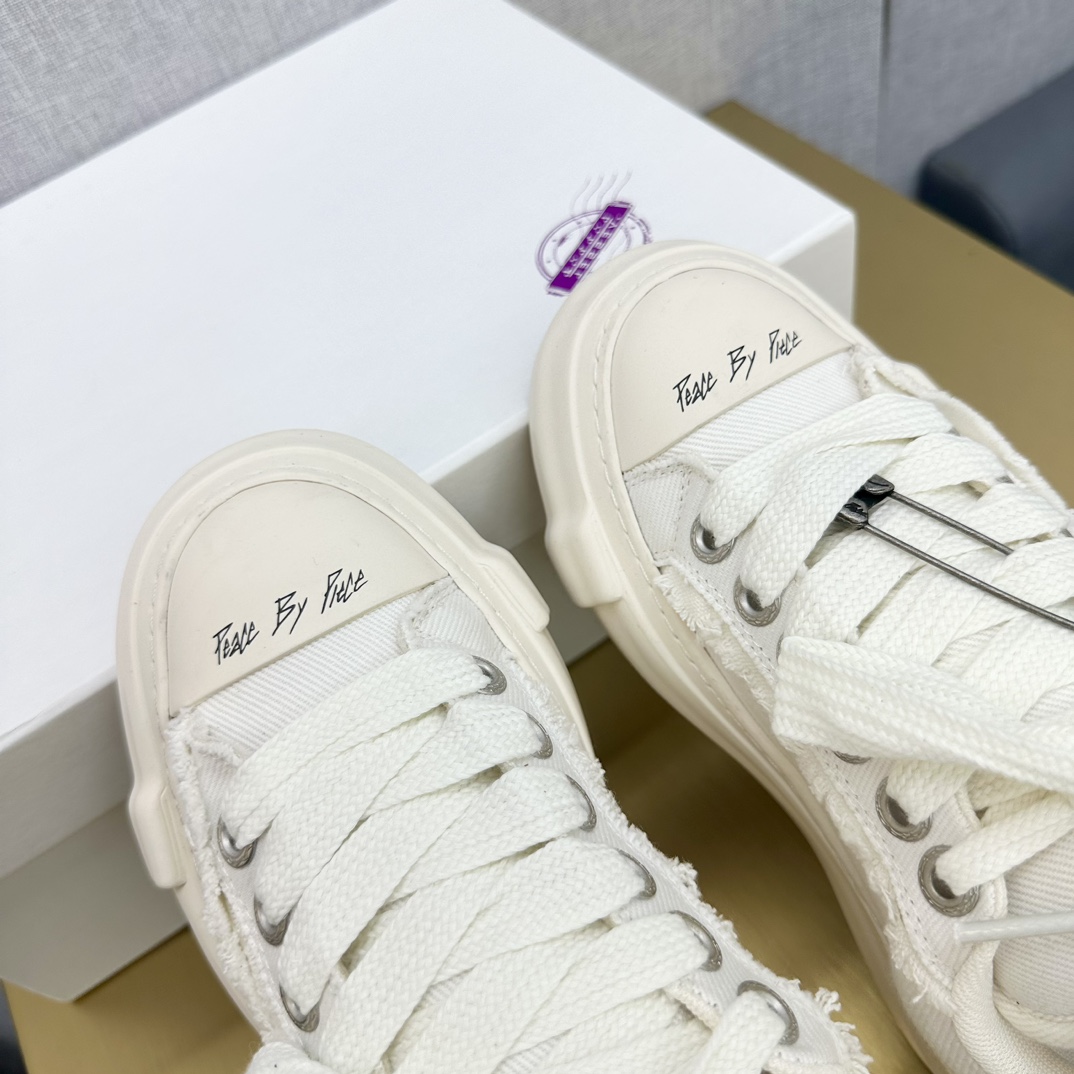 BALENCIAGA Retro Casual Sneakers - Image 5