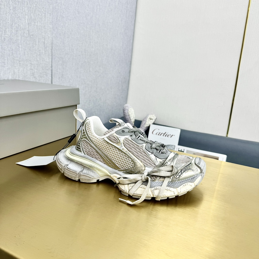 BALENCIAGA Retro Casual Sneakers