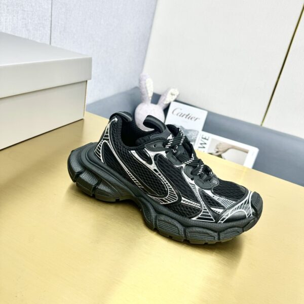 BALENCIAGA Retro Casual Sneakers