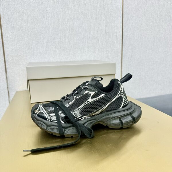 BALENCIAGA Retro Casual Sneakers - Image 2