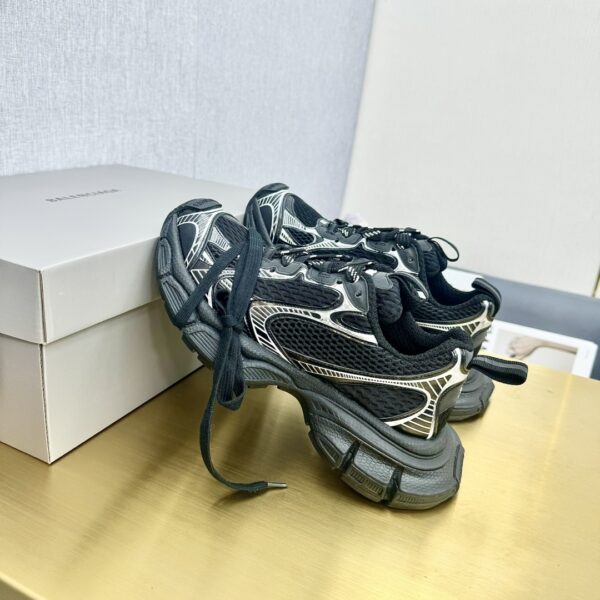 BALENCIAGA Retro Casual Sneakers - Image 4