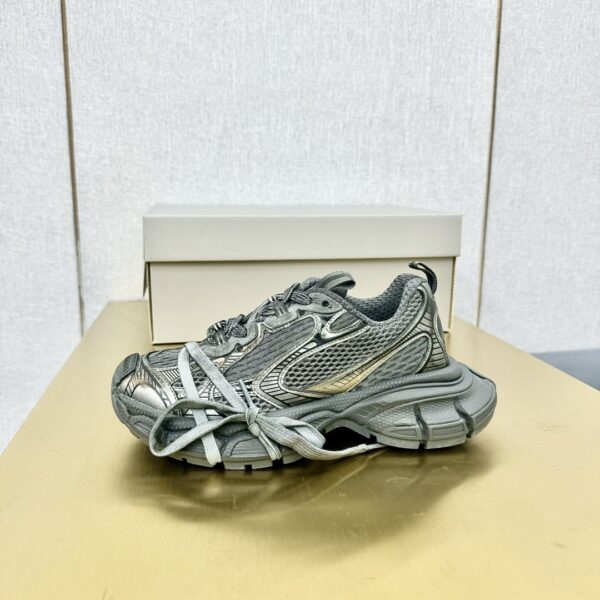 BALENCIAGA Retro Casual Sneakers - Image 2
