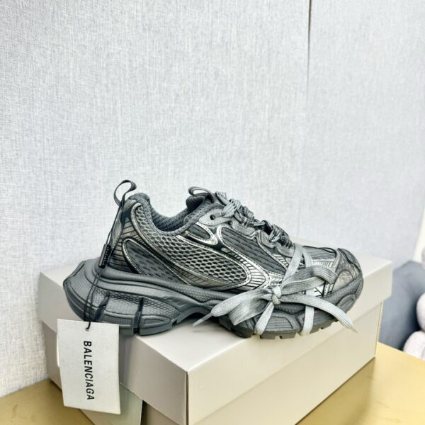 BALENCIAGA Retro Casual Sneakers