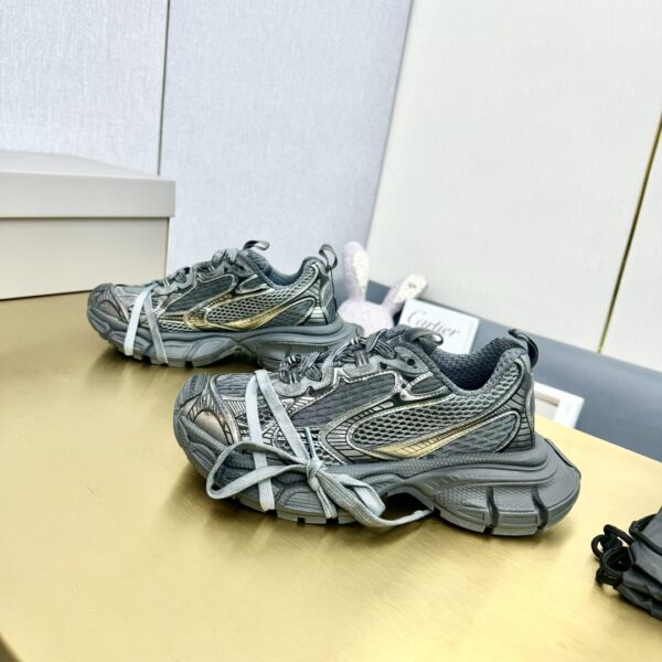 BALENCIAGA Retro Casual Sneakers - Image 5