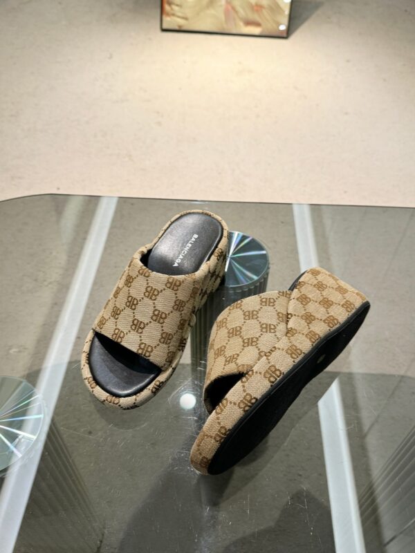 Balenciaga Thick soled Slippers - Image 2