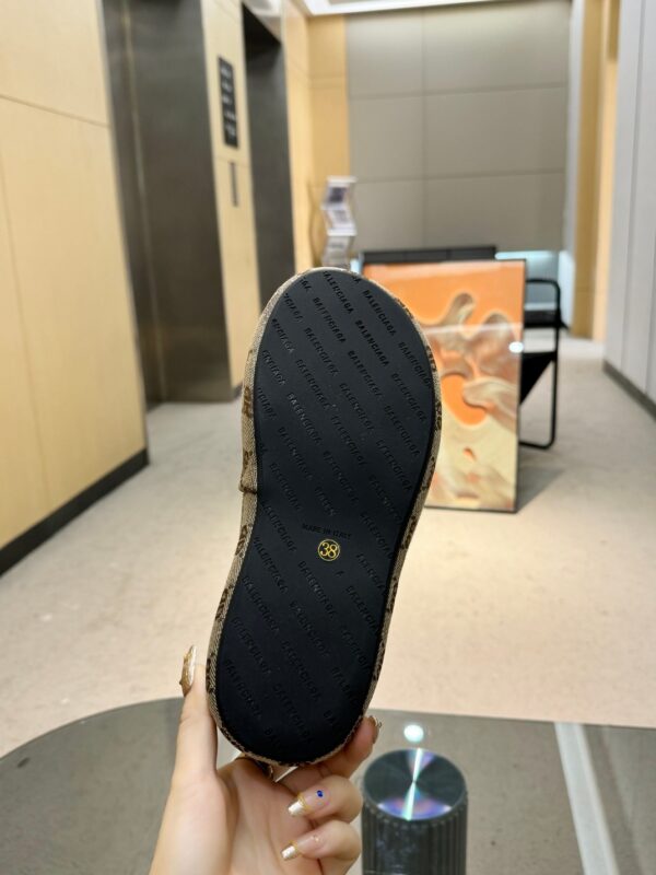 Balenciaga Thick soled Slippers - Image 8