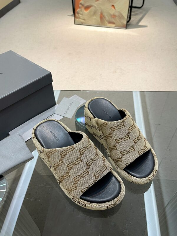 Balenciaga Thick soled Slippers