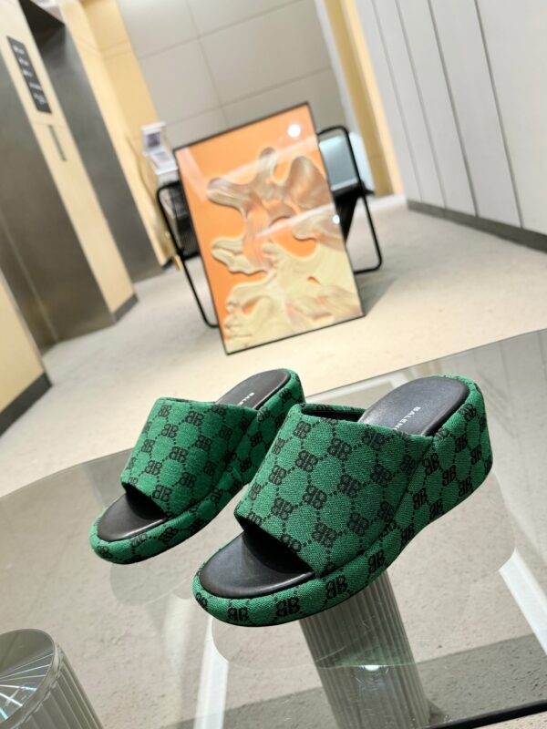 Balenciaga Thick soled Slippers