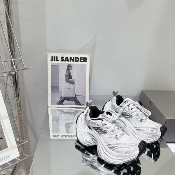 Balenciaga's new 10XL large soled sports shoes - Image 2