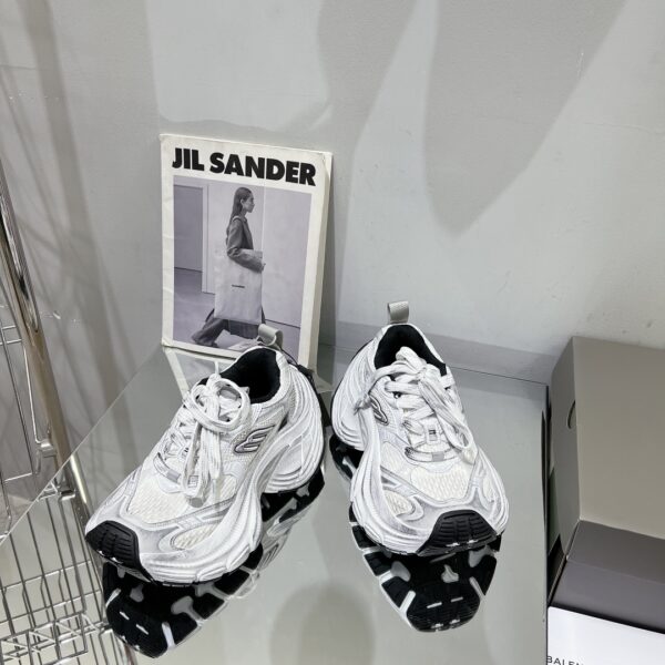 Balenciaga's new 10XL large soled sports shoes - Image 3