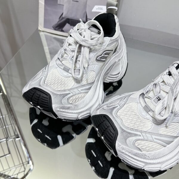Balenciaga's new 10XL large soled sports shoes - Image 5