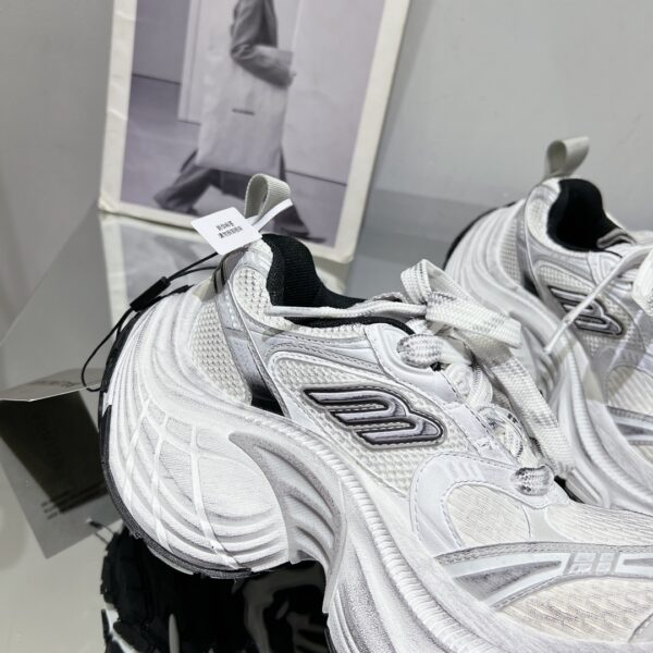 Balenciaga's new 10XL large soled sports shoes - Image 6
