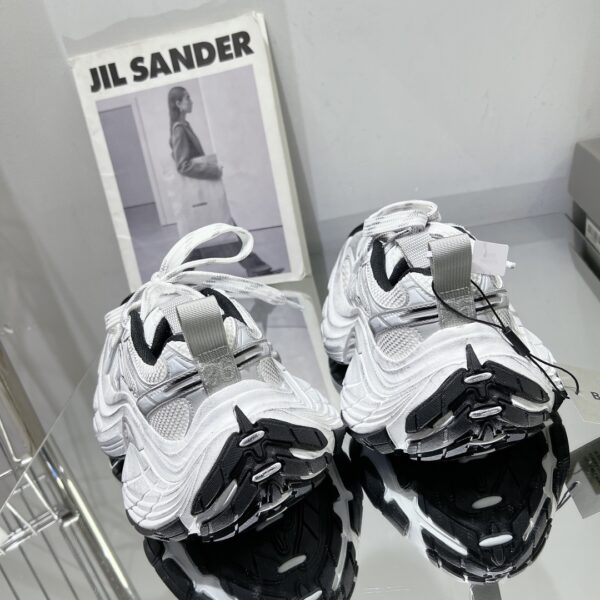 Balenciaga's new 10XL large soled sports shoes - Image 7