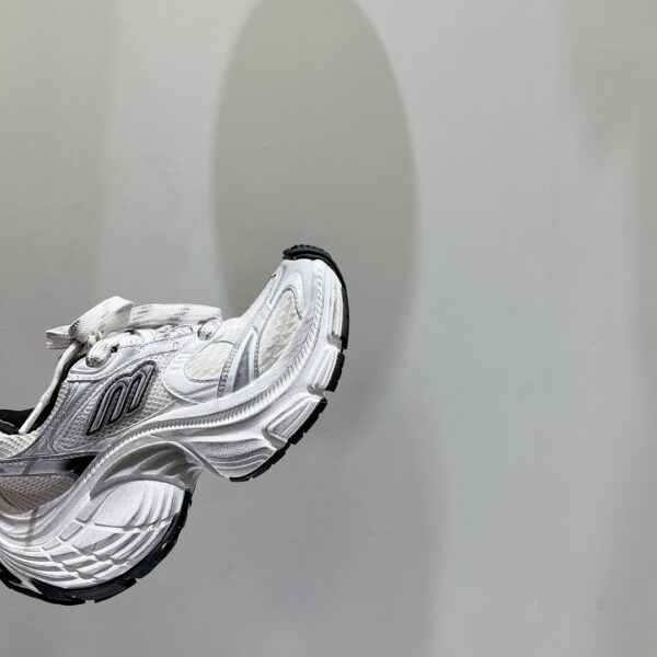 Balenciaga's new 10XL large soled sports shoes - Image 8