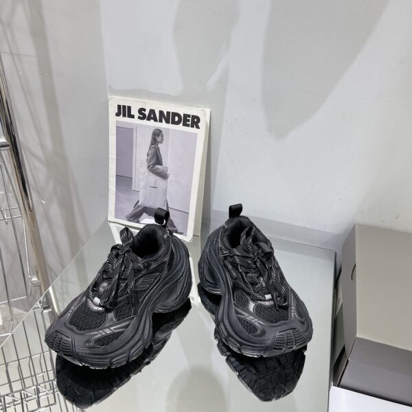 Balenciaga's new 10XL large soled sports shoes - Image 2