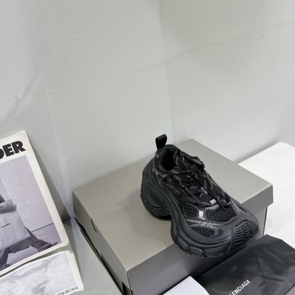 Balenciaga's new 10XL large soled sports shoes - Image 3