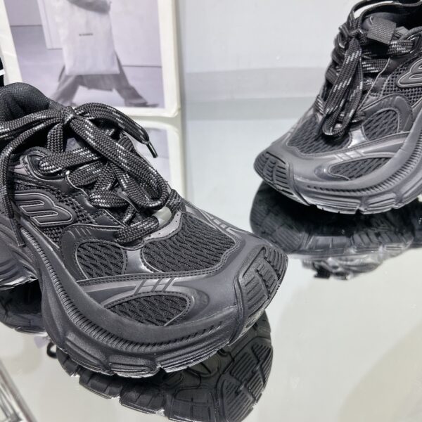 Balenciaga's new 10XL large soled sports shoes - Image 5