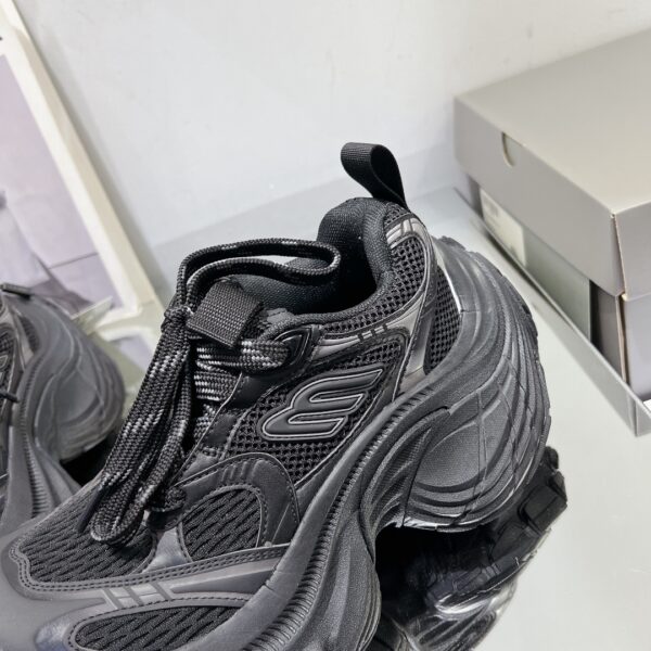 Balenciaga's new 10XL large soled sports shoes - Image 6