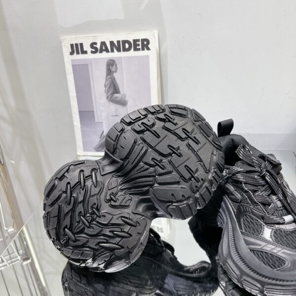 Balenciaga's new 10XL large soled sports shoes - Image 7