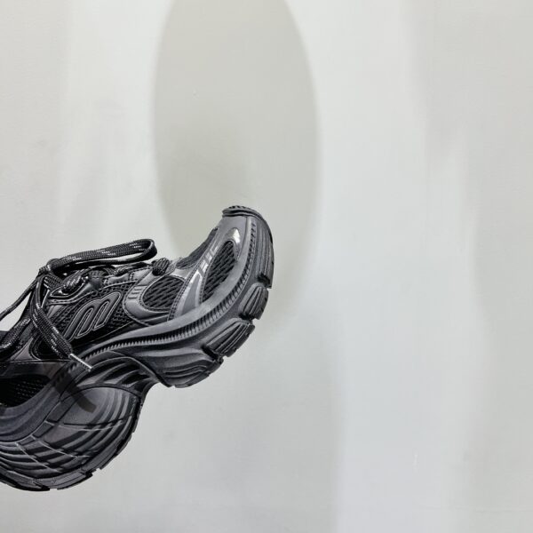 Balenciaga's new 10XL large soled sports shoes - Image 8